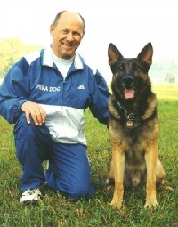 Tony Geisser aus der Schweiz mit Caro vom Hohen First Tony Geisser aus der Schweiz mit Caro vom Hohen First