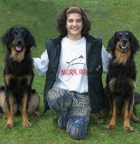 Carmen Klammer mit Amora vom Luenerwaechter (links) und Farah vom Boddenland (rechts) Carmen Klammer mit Amora vom Luenerwaechter (links) und Farah vom Boddenland (rechts)