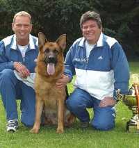 Jürgen Manser + Dieter Hofmann mit Bax von der Luisenstraße Jürgen Manser + Dieter Hofmann mit Bax von der Luisenstraße