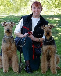 Cornelia Menge-Neugebauer mit Poldis Elsa (links) und Poldis Franzi (rechts) Cornelia Menge-Neugebauer mit Poldis Elsa (links) und Poldis Franzi (rechts)