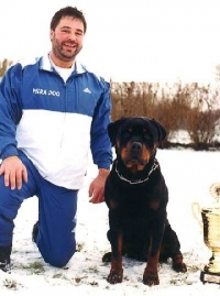 Egon Weiss mit Rocky vom Hause Frick Egon Weiss mit Rocky vom Hause Frick